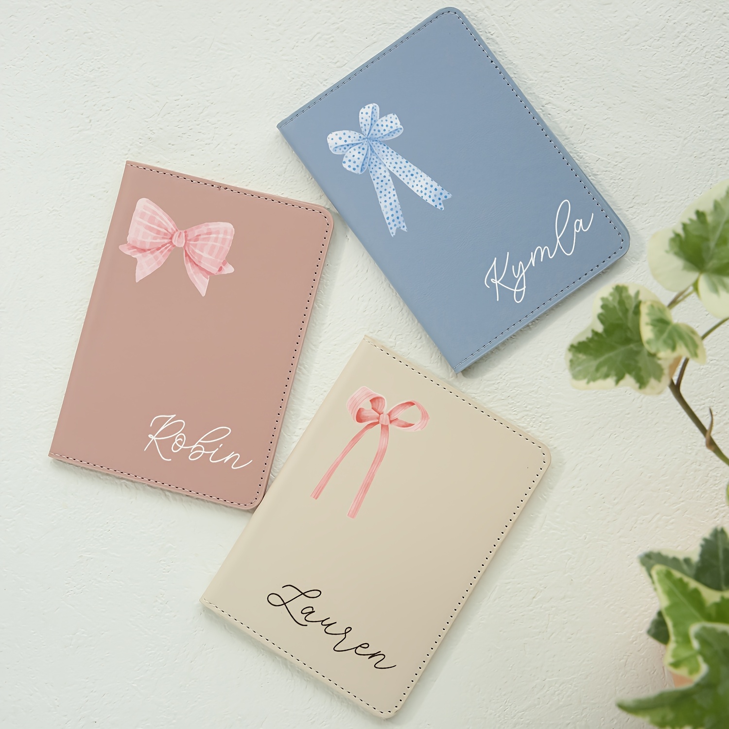 Personalized Name Box - 1 Stück personalisierte Reisepasshülle mit Schleifenmuster,