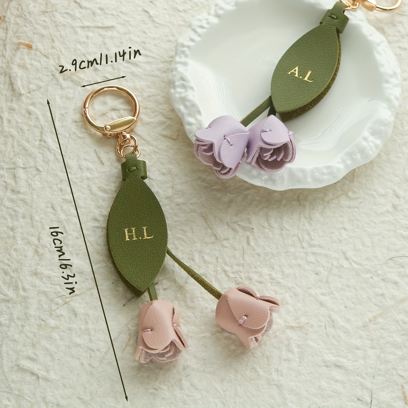 Personalisierter Leder-Tulpen- – Monogram Keychain Leather Bewertung und Preis